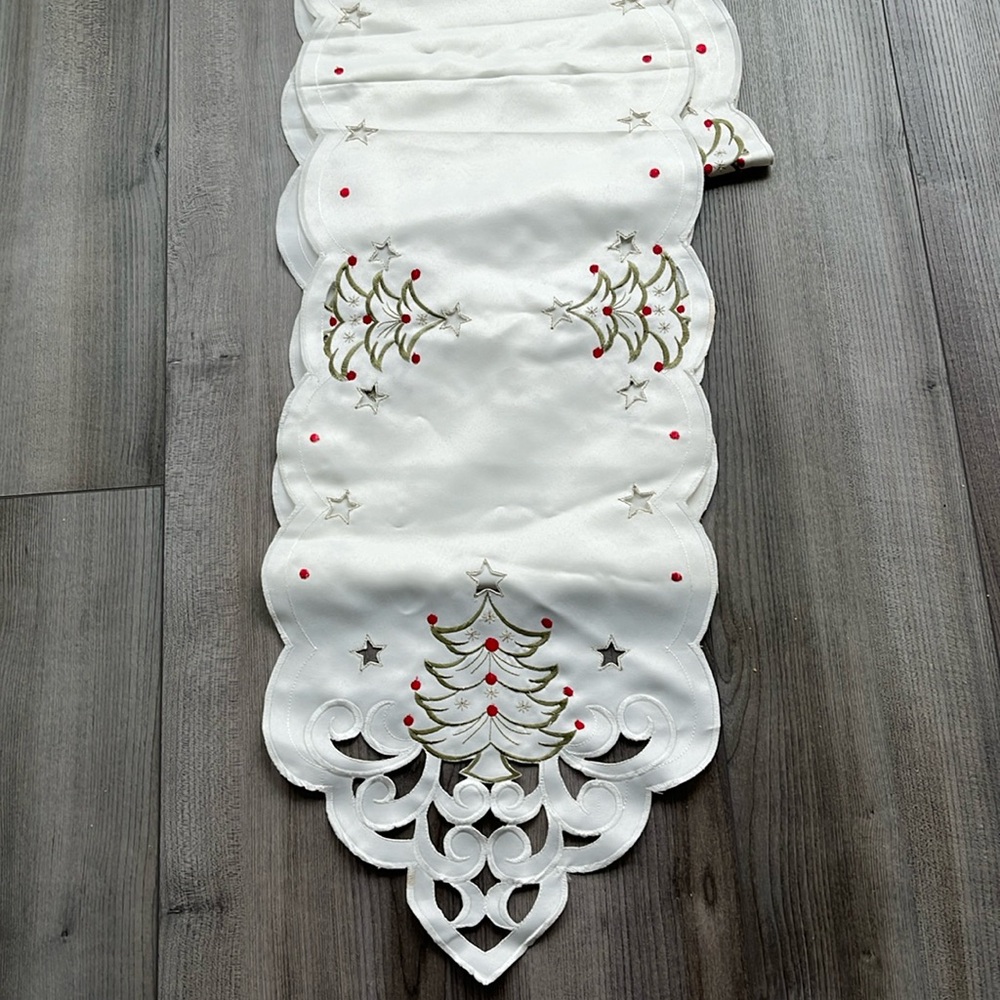 Holiday table runner